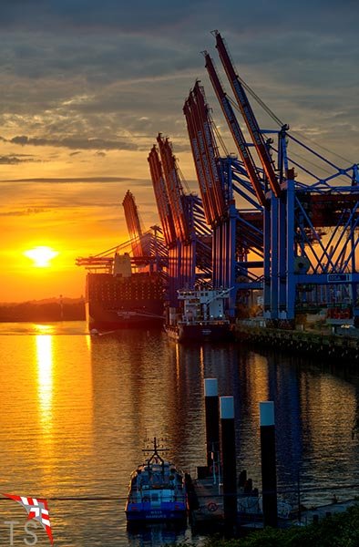 Burchardkai im schönsten Licht