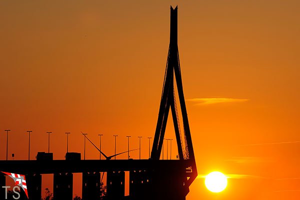 Köhlbrandbrücke zum Sonnenuntergang