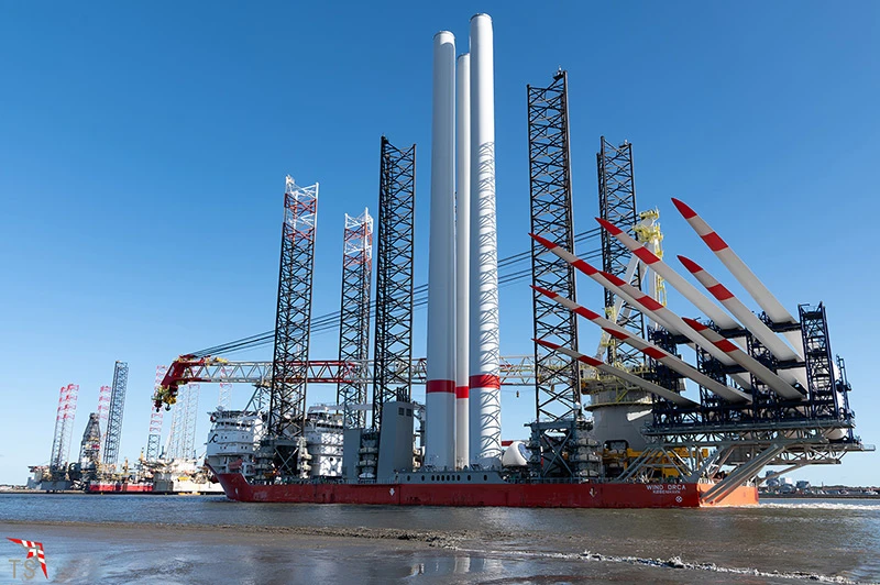 Wind Orca beim Auslauf in Esbjerg